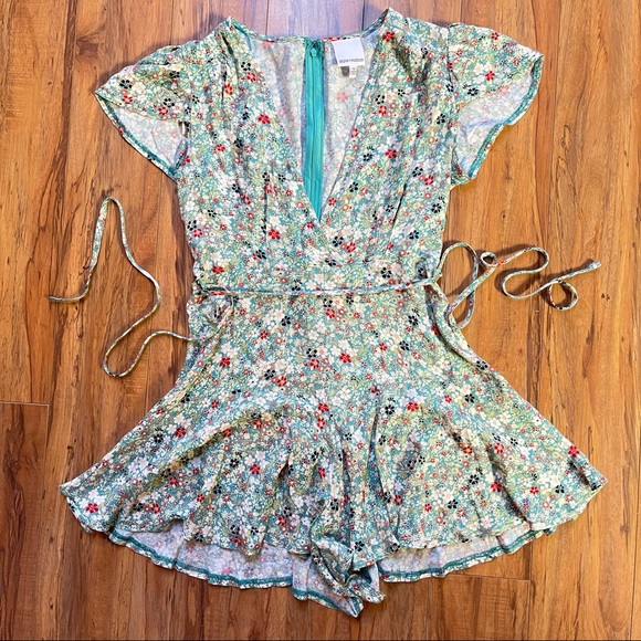 Skylar + Madison Floral Romper Size S - Picture 6 of 16